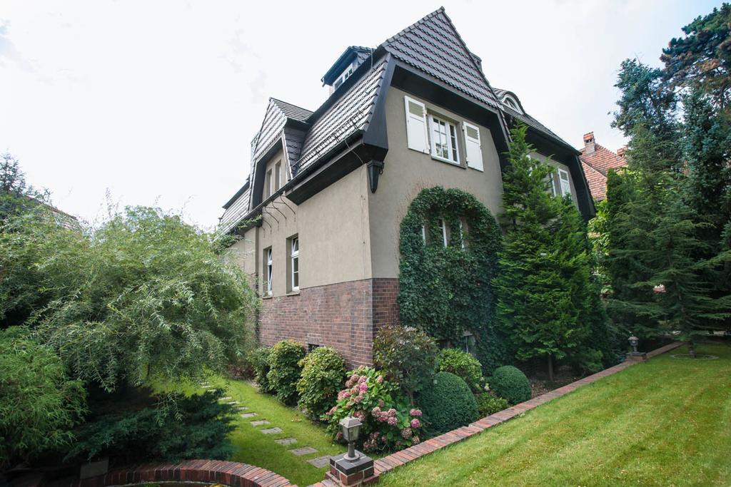 Luxury Garden With *
